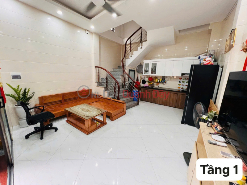 đ 6,7 tỷ, BÁN NHÀ 5 TẦNG - NGÕ 61 PHỐ TRẠM 34M² - MT 4.8M - CHỈ 6.7 TỶ ,oto,KD