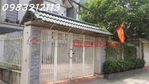 Bán biệt thự sân vườn mặt tiền 10,5m x 23m, DT 215m2 (sử dụng 239m2) 3 tầng, sổ đỏ CC _0