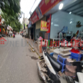 40m2 land in Bat Trang, Gia Lam, with a 15m frontage on a road wide enough for cars to pass each other. Contact 0989894845 _0