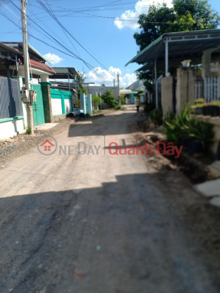 OWNER NEEDS TO SELL A HOUSE Prime Location In Bau Nang Commune, Duong Minh Chau, Tay Ninh Vietnam | Sales, ₫ 950 Million