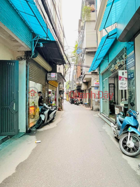 Selling land and giving away houses in Dong Da district! Oto passes the house, a few steps to the street, area 30m*5T, nice location. _0