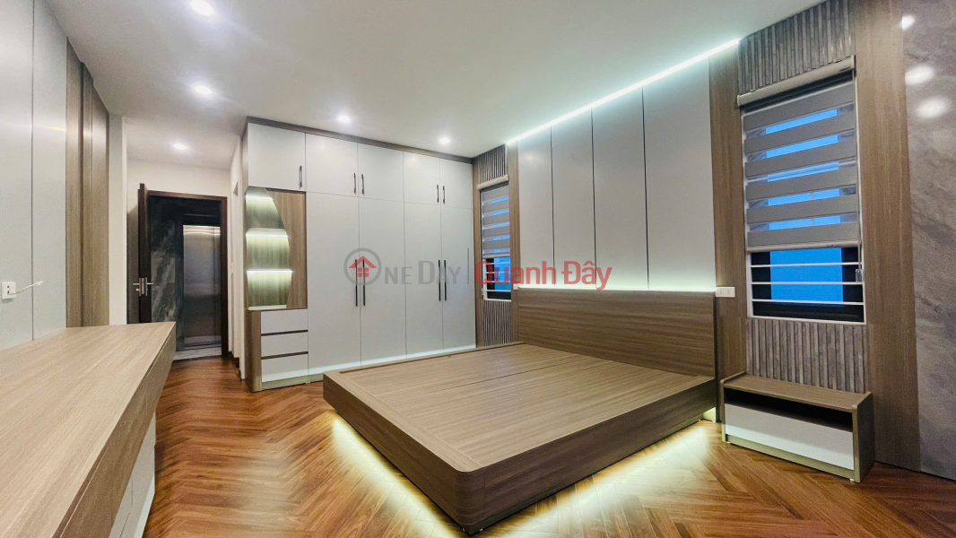 GIAP NHAT ALLEY FRONT - 40M - 8 FLOORS, ELEVATOR - CAR PARKING AT THE DOOR - OFFICE BUSINESS - PRICE 13.2 BILLION, contact 0817606560 Sales Listings