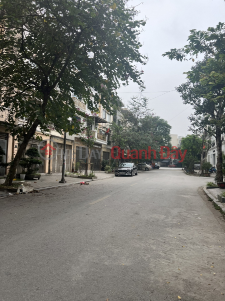 Property Search Vietnam | OneDay | Nhà ở Niêm yết bán LK Văn Phú 90m2, MT 5m, 4.5 tầng. Mặt công viên. Cách cột Đồng Hồ vài bước chân. Nội thất cao cấp.