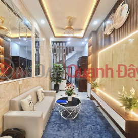 PRICE OVER 3 BILLION HOUSE IN DONG DA DISTRICT 4 FLOORS FULLY FUN INTERIOR 3 BEDROOM GUESTS WILL STAY IN _0