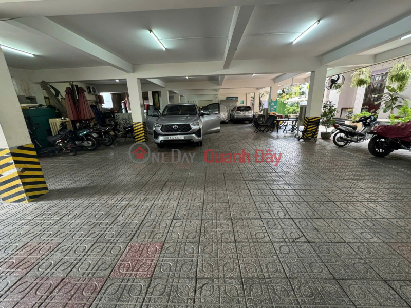 đ 80 Million/ month, PRIME LOCATION – GREAT PRICE – OWNER NEEDS TO RENT OUT BUILDING (currently operating as a wedding reception venue)