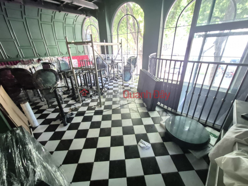 Extremely hot Tran Hung Dao townhouse for rent, 2.5 floors, total 300m2, restaurant, cafe, fashion business Rental Listings