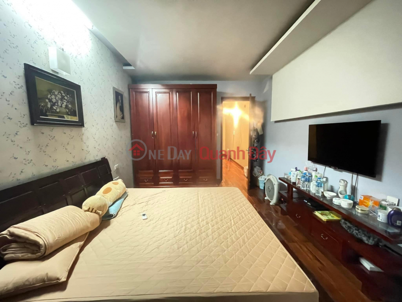 Nice house to live in, Nguyen Ngoc Vu Street 42m2 X 5t, 4.9m wide, furnished with 5.45 billion. Sales Listings