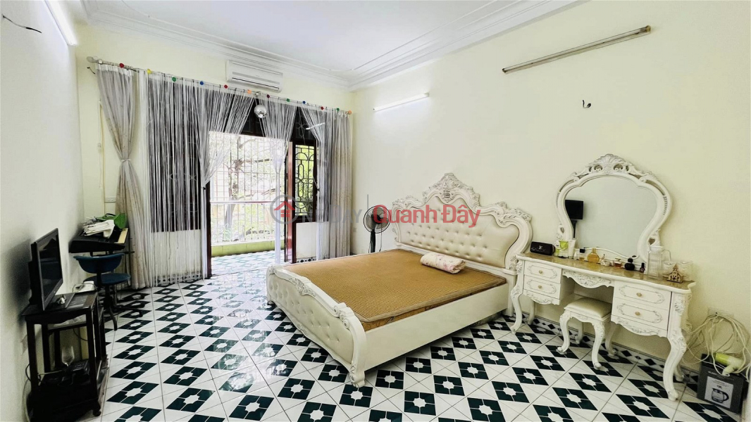 đ 18.6 Billion Hoang Cau Townhouse for Sale, Dong Da District. 70m Frontage 4m Approximately 18 Billion. Commitment to Real Photos Accurate Description. Owner Can