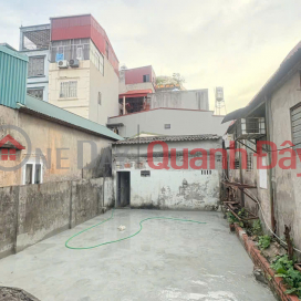 Owner urgently sells golden land in lane 210 Hoang Quoc Viet, price is only equal to a small apartment, benefits are multiplied _0
