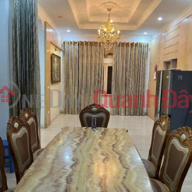 House for sale on Ton Duc Thang Street, 68m2, corner lot, square title, 6m frontage, car access, price 18 billion _0