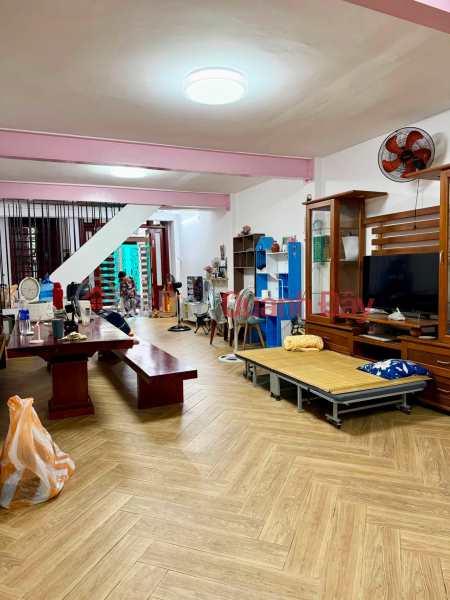 Two-story house located on a 6-meter wide paved alley accessible by car off Truong Chinh Street. Sales Listings