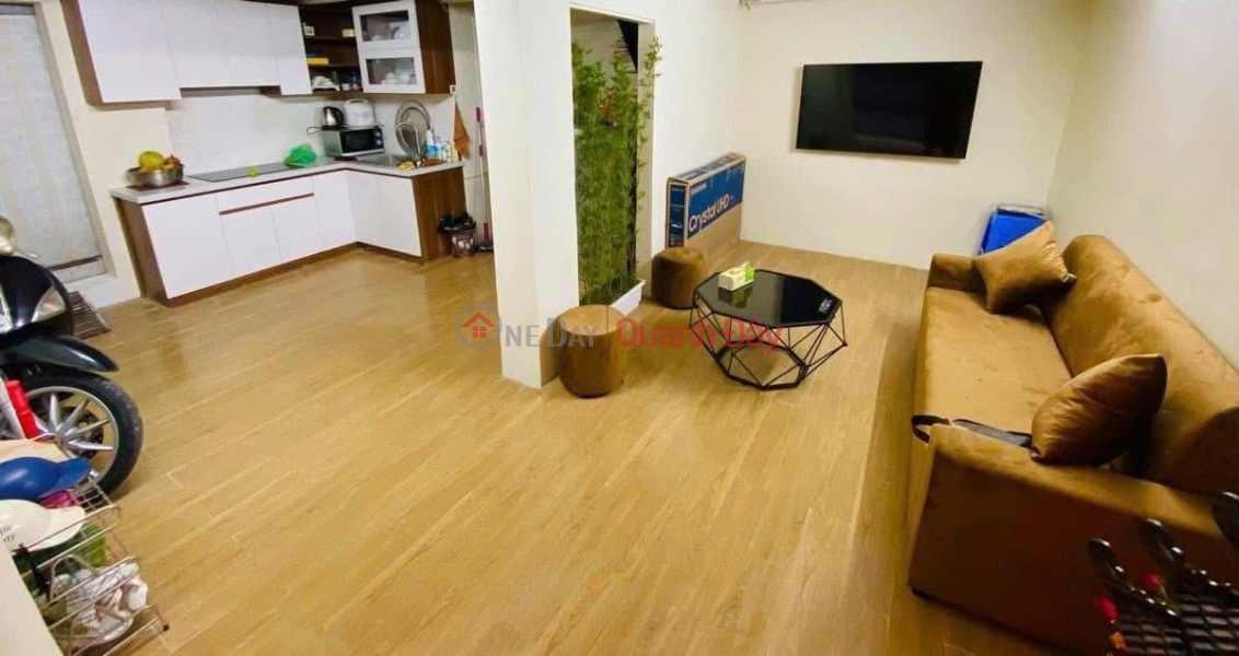 BEAUTIFUL LAND - CORNER LOT - CAR PARKING AT DOOR, Trung Kinh Street 32\\/40m, Frontage 6.1m 12.1 Billion | Vietnam, Sales đ 12.1 Billion