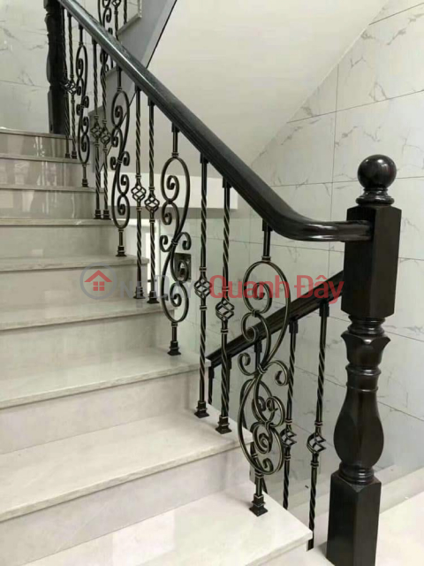 I'm renting out a house, 161m2, 6 floors; Nguyen Dinh Thi, Hoang Hoa Tham - 65 million VND. _0