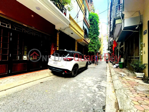 Land for sale with house in Hoang Quoc Viet, divided into lots, car-avoiding alley, red book, the only one in this price range. _0