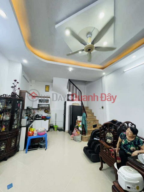 Den Lu Subdivided House, Car Parking at Door, Over 8 Billion _0