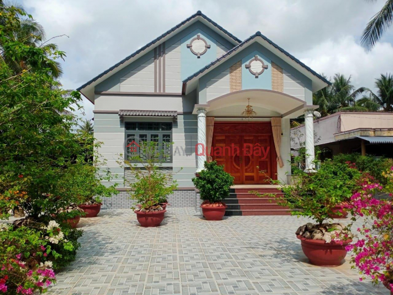 OWNERS Need to Sell BEAUTIFUL HOUSE Quickly in Chau Hung Commune, Binh Dai, Ben Tre Sales Listings