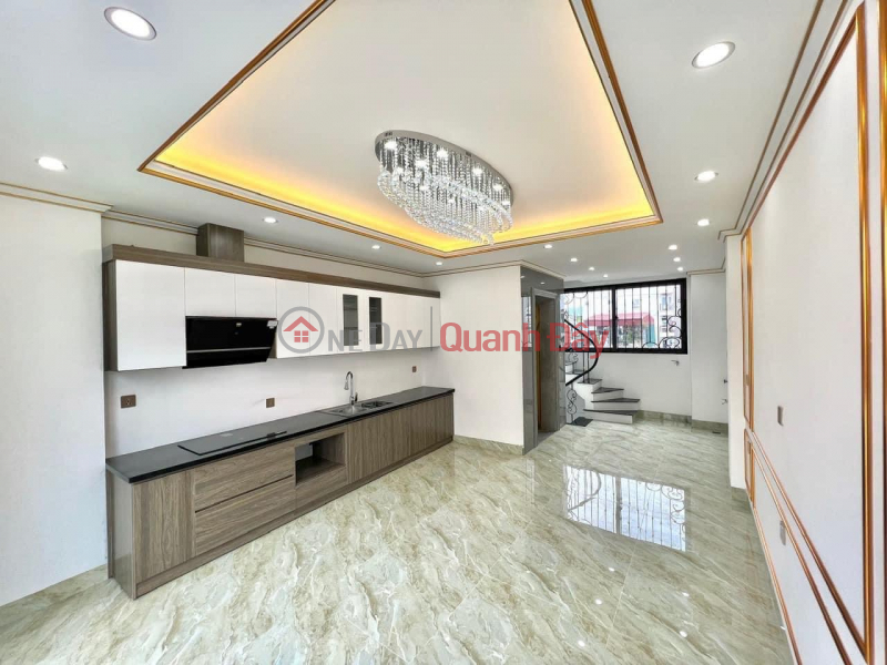 đ 6.8 Billion/ month, Hoang Hoa Tham 5 floors 3 bedrooms 8 million months Area 30m2 x 5 floors Newly designed house, clean and beautiful, wooden floors. Includes: 3 rooms