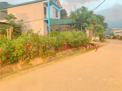 BEAUTIFUL LAND - GOOD PRICE - 2 Lots of Land for Sale Prime Location In Phu Yen District, Son La _0