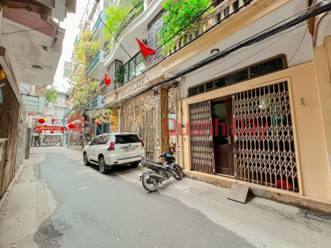 The car alley avoids Le Trong Tan Thanh Xuan Street by 60m. 4 floors. Frontage 5.2m. 16.8 billion _0