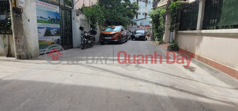 Selling house in Hoang Quoc Viet lot, area of 50m2, 4-storey house, wide alley, parking garage, KD _0