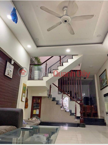 Property Search Vietnam | OneDay | Residential | Sales Listings | Car parked next to Pham Van Dong - 72m - Concrete - 3 bedrooms - Le Loi street - Ward 3 GV is 5 billion