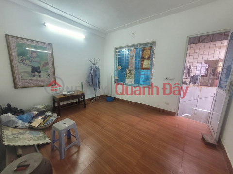 Private house for sale in Giang Vo Ba Dinh 50m3 3 floors in a rural alley near the car a few steps to the street surface 4 billion tel 0817606560 _0