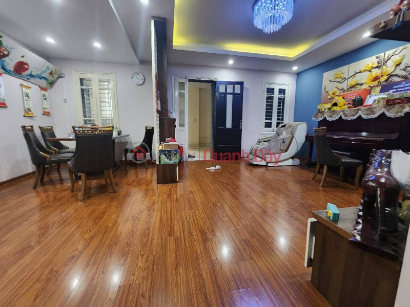 Apartment for sale at Ministry of National Defense building - Hoang Quoc Viet street, 105m2, 3 bedrooms, 2 bathrooms, price 10.5 billion VND. Sales Listings