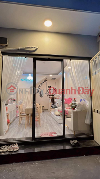 Need to transfer nail \\/ shampoo salon in District 10, Ho Ba Kien street, crowded center of District 10. Rental Listings