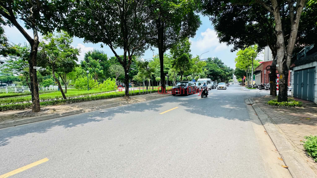 biệt thự sân vườn Long Biên, 179m, MT 12.3m, view hồ điều hoà, cách Aeon Mall vài phút lái xe Niêm yết bán