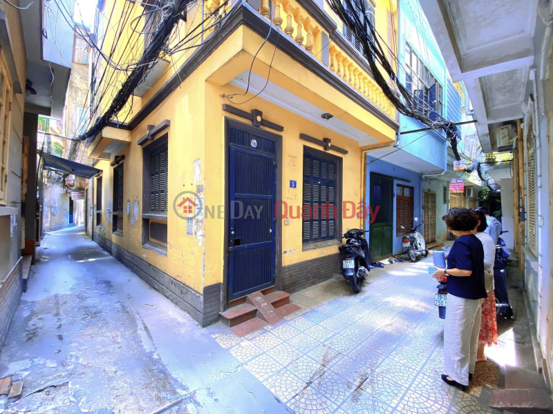 Selling Hoang Cau house 50m2 4 floors, corner lot, parking near the price of 7.3 billion VND Sales Listings