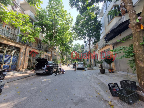 LOT LOT WITH 2 STREET FRONTS - 3 CARS CAN AVOID - SIDEWALK - VAN PHU AREA _0