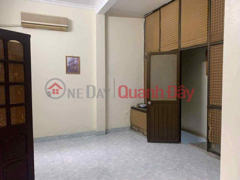 Whole house for rent in Hao Nam alley, 9 million\/month. 3.5 floors, 30m²\/floor, 3.5m frontage, 2 bedrooms, 3 bathrooms. _0