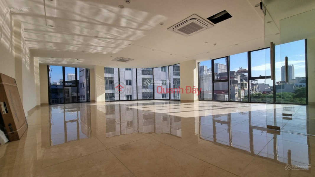 đ 22 Million/ month Full Glass Office 110m2 Trung Hoa Street, Cau Giay - 23 Million\\/Month. Car parking at the door