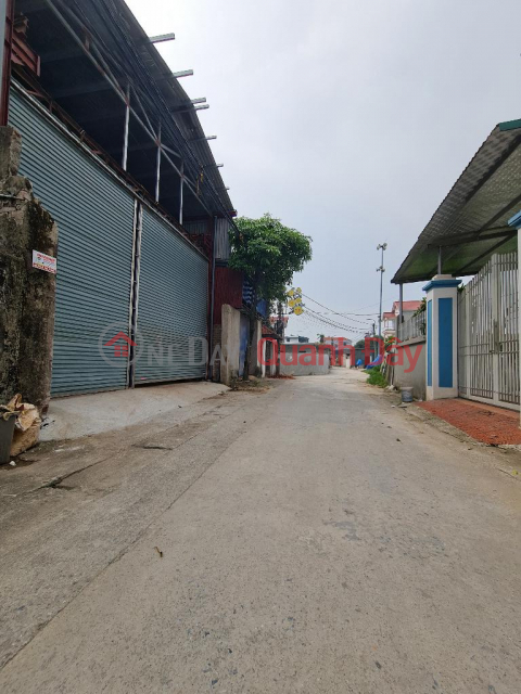 Land for sale, lane 435 Cao Lo, Dong Anh town, 95m, 20m car distance, 2 open spaces, price is only 3 billion TL. Contact: 0936123469 _0