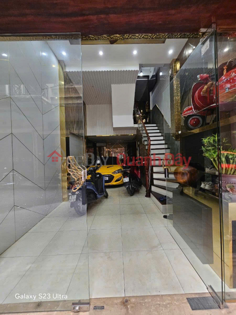 18 BILLION - Selling a house on Nguyen Chi Thanh street - Cars are not allowed for business - 50m from the street _0