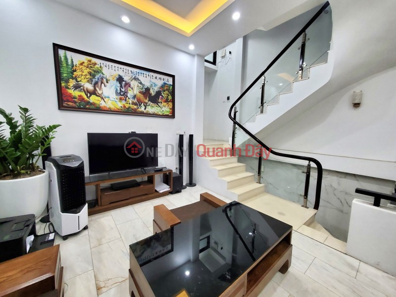 Selling private house on Nhan Hoa Nhan Chinh street 42m, 5 floors, 5m frontage, alley near the car, right at 6 billion lh Sales Listings