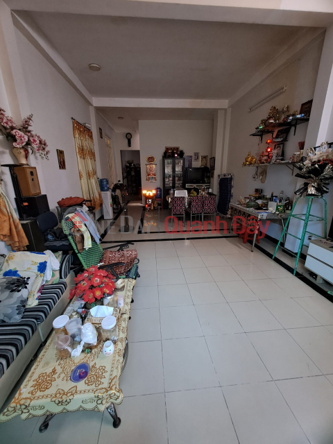 3 storey house for urgent sale. SOCIAL ASSOCIATION. CN 85.5M2. _0