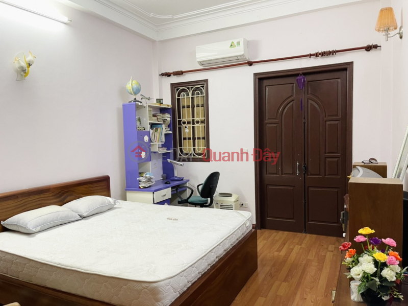 đ 12 Million/ month Private house for rent, alley 122, Yen Hoa street, Cau Giay, 5 floors, 40m2, 3 bedrooms, fully furnished, price 12 million