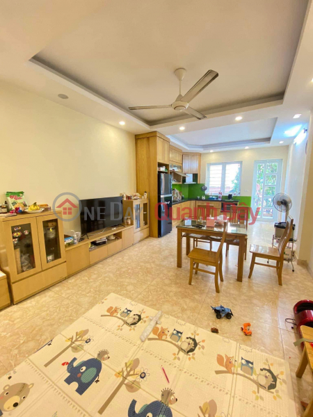 Property Search Vietnam | OneDay | Residential, Sales Listings, Selling Hoang Quoc Viet house, car in the house, 4 floors, 4 bedrooms, 97m, 13 billion.