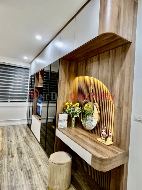 My family needs to sell our 3-bedroom apartment in Ecolife Capitol, 104m2, on a middle floor with a beautiful view. _0