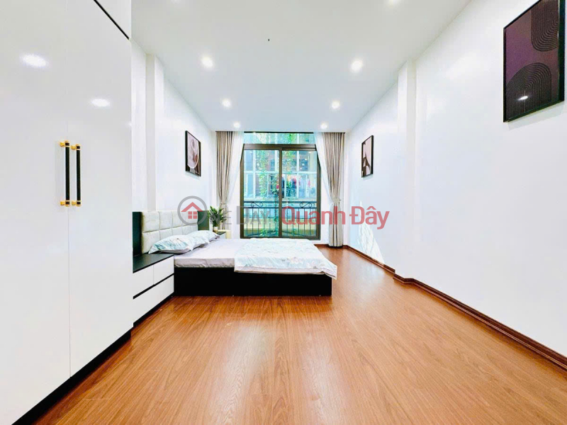 đ 7.98 Billion Khuong Trung needs to sell a 35m2 house with 3 bedrooms, full furniture included, 2 open spaces, 5m from cars