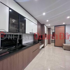 Owner rents out 1N1K apartment 50m2 at the beginning of lane 140 Tran Duy Hung. Has balcony and private washing machine. _0