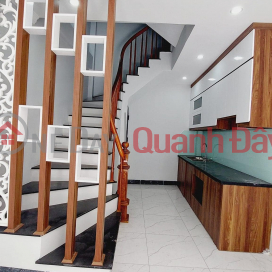 TC is slightly 3.x billion (x small) newly built house with 5 floors, 3 bedrooms. _0