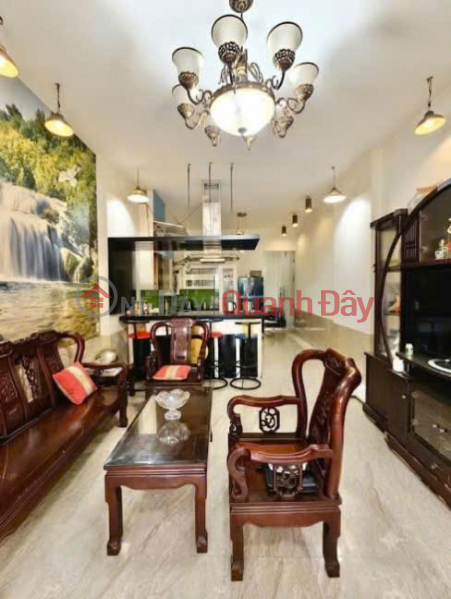 Giá tốt ngã tư Thủ Đức - Nhà 3 tầng 80m2, ô tô đậu cửa, sổ vuông A4, chỉ 5,9 tỷ, đáng xem Niêm yết bán
