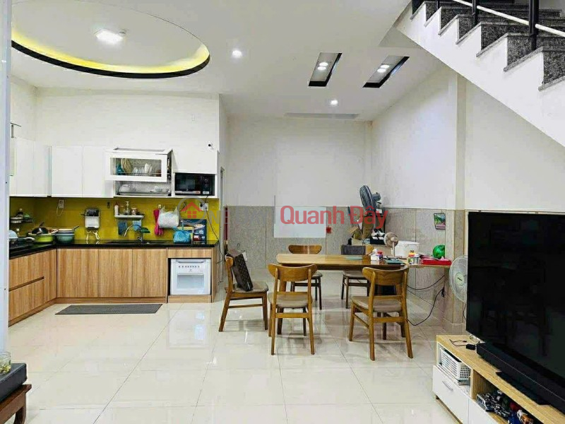 ► House right next to Hoa Cuong Market, 15m from the main road, 64m2, 2 floors, slightly over 5 billion VND. Sales Listings