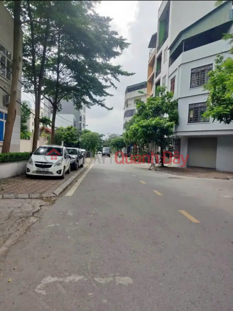 Selling a house in Vu Tong Phan subdivision - Corner lot, 3 open sides, 16-seat car parking at the door, top business price 40 million\/month. _0