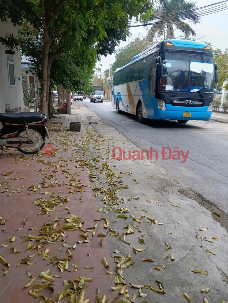 House for sale on Hoang Hoa Tham - Thuy Khue - Tay Ho street. Area: 36m2 * 5 floors. Frontage: 3.5m. Elevator, beautiful house. Sales Listings