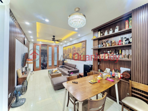 Bán nhà mặt phố Trần Hưng Đạo, 50m2, 5 tầng, mặt tiền 5m, 50 tỷ, vỉa hè rộng, dòng tiền 60tr/tháng _0