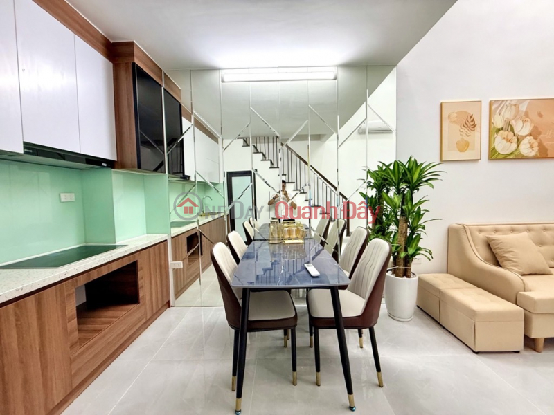 Thinh Quang 30m2 3 bedrooms only 5.9 billion, clean alley, near bus, big market Sales Listings