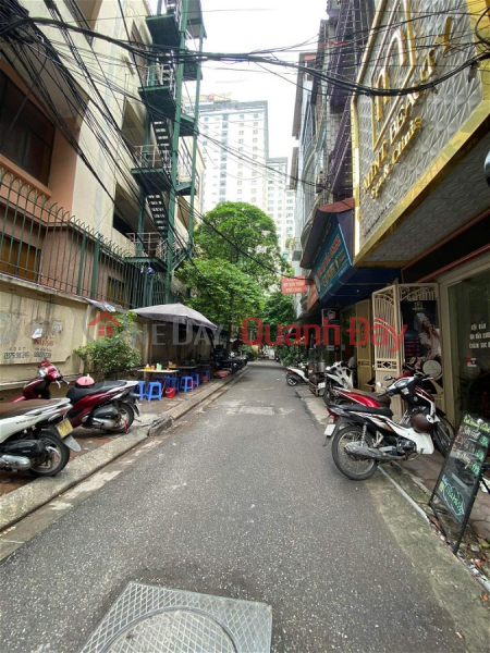 Huynh Thuc Khang Townhouse for Sale, Dong Da District. 38m Approximately 10 Billion. Commitment to Real Photos Accurate Description. Owner Can Thanh Sales Listings